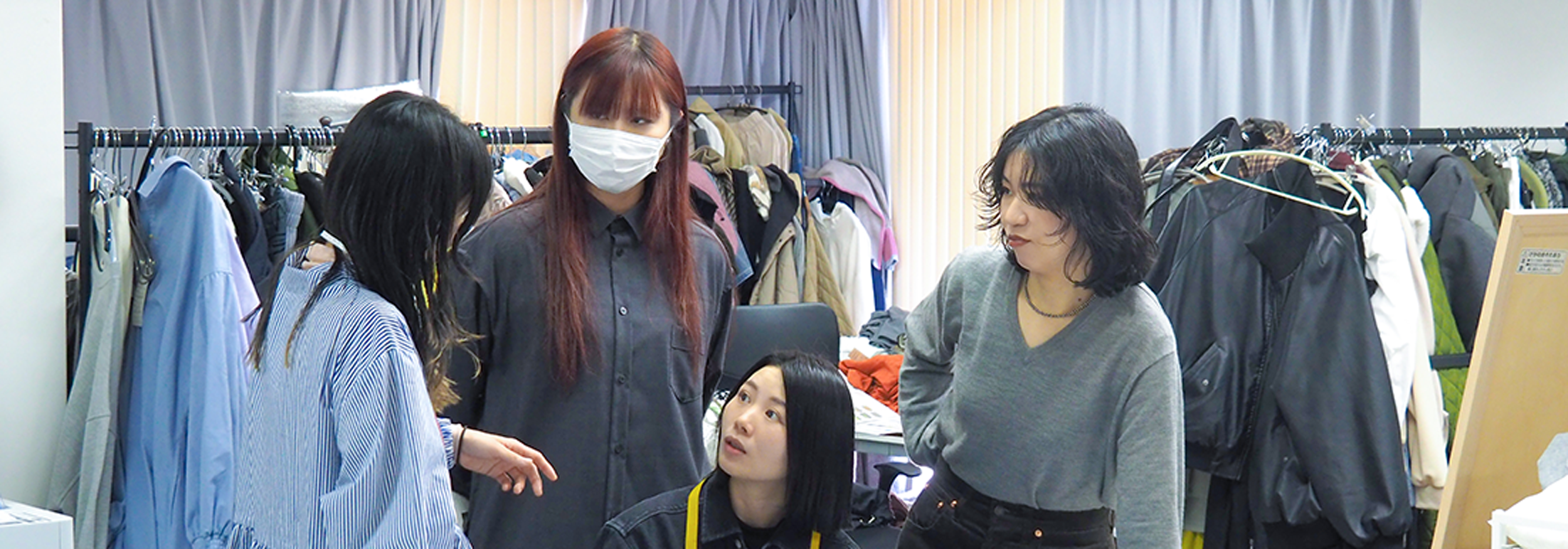 2plus8株式会社の商品企画部仕事風景